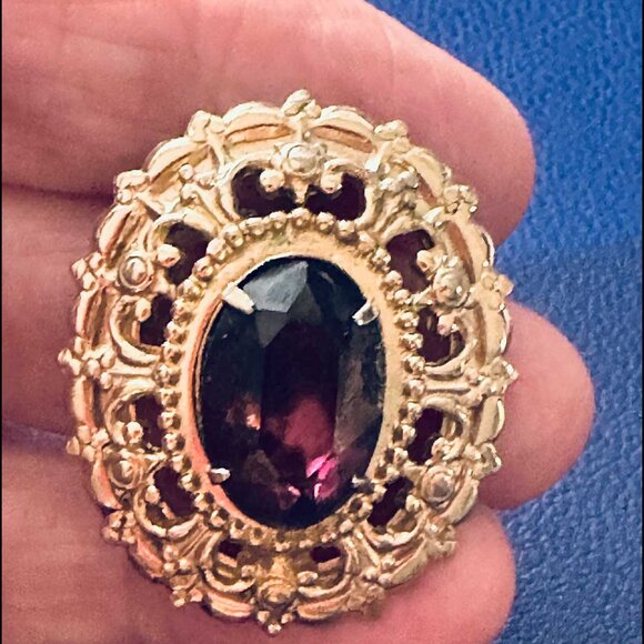 1950s–1960s Coro Brooch with Garnet (Victorian Revival/Hollywood Regency style) - Picture 4 of 5